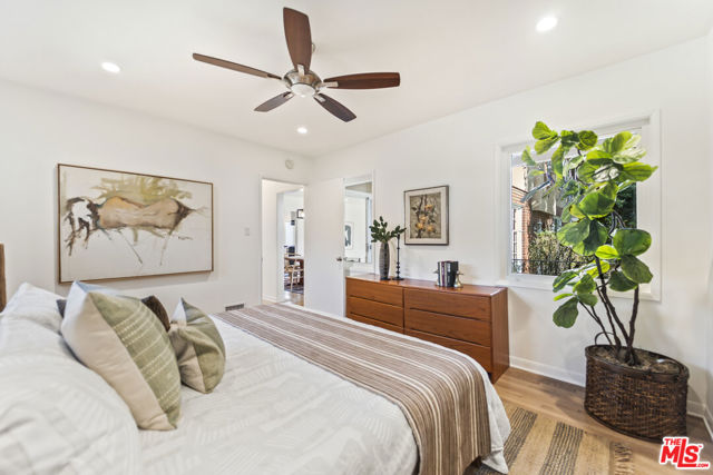 939 North Glendale Avenue, 3 photo 3