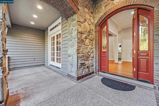 10 Woodside Dr, Danville CA: https://media.crmls.org/mediaz/099dcf64-6b37-415f-ab50-dd07b59ad9f8.jpg