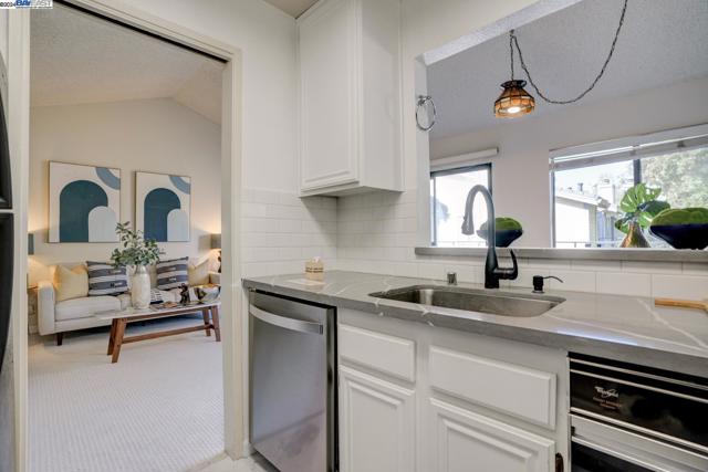 Image 19 of 51 For 6047 Joaquin Murieta Ave  F