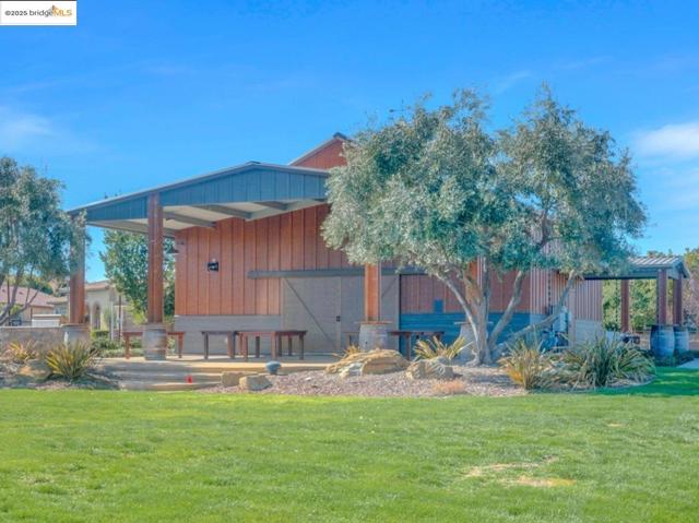 1577 Chianti LN, Brentwood CA: https://media.crmls.org/mediaz/099e4e31-d024-4baa-a8cd-27380af6a263.jpg