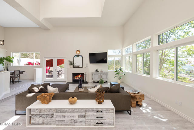 28333 Foothill Drive, Agoura Hills CA: https://media.crmls.org/mediaz/099e62e4-d112-467c-b9c1-f0b4e24cfb7c.jpg