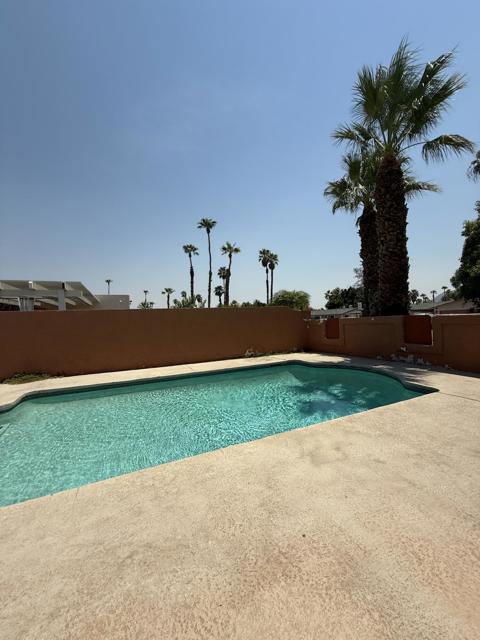 76540 New York Avenue, Palm Desert CA: https://media.crmls.org/mediaz/099eb796-88ec-40e4-859b-3711ddc90954.jpg