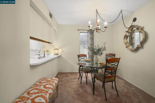 5475 Roundtree Pl, Concord CA: https://media.crmls.org/mediaz/099eef9e-c6fa-43b9-a568-1b5935795937.jpg