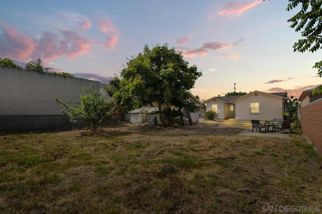 4749 Choctaw Dr, San Diego CA: https://media.crmls.org/mediaz/099f944a-f8ce-435b-8bd9-0287094d0a0a.jpg