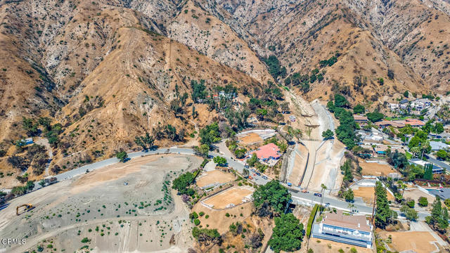 3660 Ranch Top Road, Pasadena CA: https://media.crmls.org/mediaz/099fa76f-e142-4722-8564-d39f02de33ef.jpg