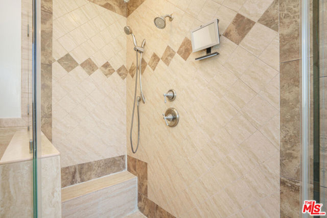 2005 Robinson Street, Redondo Beach, California 90278, 4 Bedrooms Bedrooms, ,3 BathroomsBathrooms,Residential,For Sale,Robinson,26638819