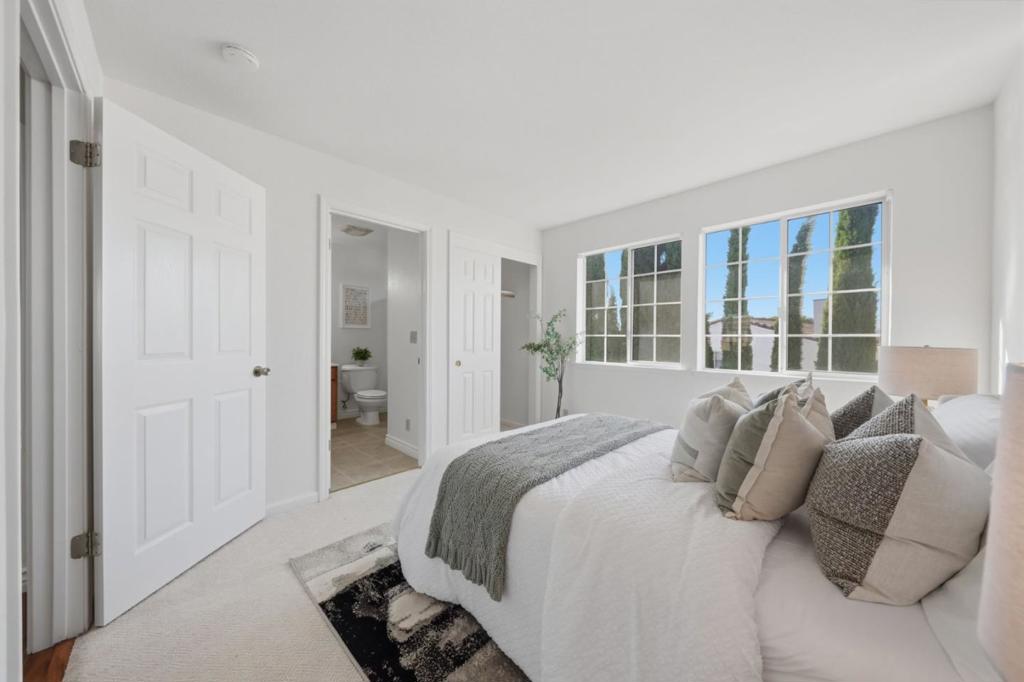 https://media.crmls.org/mediaz/099fd4fd-670f-49f2-82bb-185a908c0db9.jpg?preset=X-Large