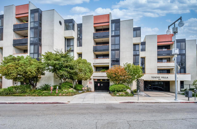 222 S Central Avenue 303 Los Angeles, California Welcome to Tokyo Villa - located in Little Tokyo, is this light-filled, airy and updated unit. It offers two bedrooms and two baths, one of which is a master ensuite. The kitchen has been opened up, flowing into the living room and overlooking at the mountain view through the balcony sliding glass door. Amenities include TWO side by side parking spaces in a gated garage, inside laundry, a gym, sauna and spa. This unit is conveniently located by DTLA Arts District, proximity to countless eateries and gourmet coffee houses, museums, and just a hop away onto all major freeways and metro stations.