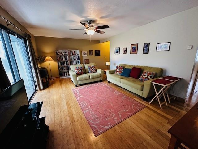 900 Cambridge Drive, Benicia CA: https://media.crmls.org/mediaz/09a0875f-8578-4adc-a46d-1fbbbd621a88.jpg