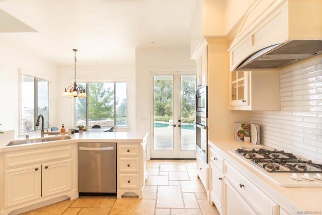 26691 Oak Trail Rd, Valley Center CA: https://media.crmls.org/mediaz/09a08c5e-2637-445b-9154-603df1ce6408.jpg