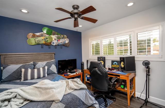 13349 Portofino Dr, Del Mar CA: https://media.crmls.org/mediaz/09a0cc8b-35ab-4a82-8501-fa5ebd8e5746.jpg