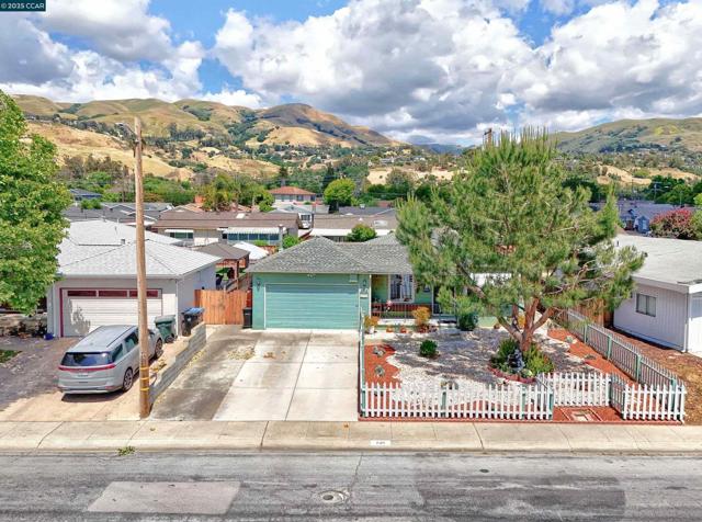848 Linda Vista Street, San Jose CA: https://media.crmls.org/mediaz/09a13c18-d192-4c37-8dcf-5db818e4d955.jpg