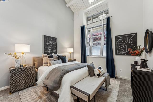 311 4th St, Oakland CA: https://media.crmls.org/mediaz/09a1d477-707e-4065-a0da-9ec03c8c7ec2.jpg