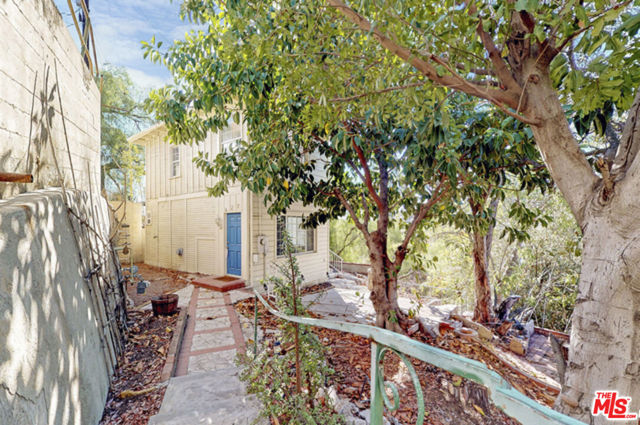 627 Dimmick Drive, Los Angeles CA: https://media.crmls.org/mediaz/09a1dea7-9dbf-44b6-9e69-3a198269aa8b.jpg