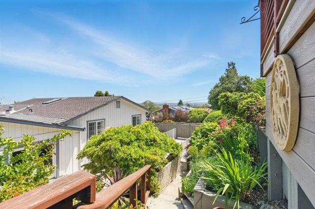 698 Emerald Hill Road, Redwood City CA: https://media.crmls.org/mediaz/09a215ad-b92f-4e22-b2ee-64701975bc20.jpg