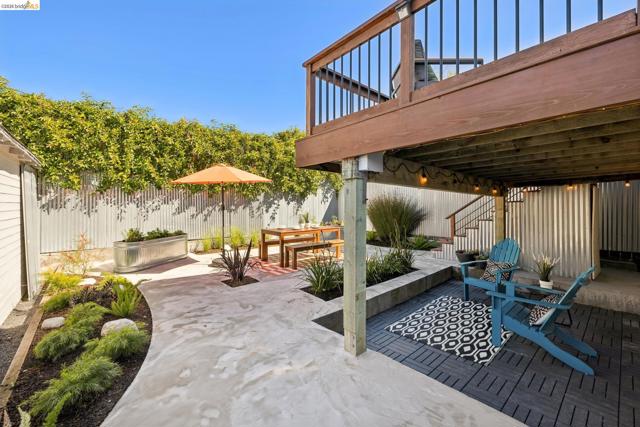 1509 Francis St, Albany CA: https://media.crmls.org/mediaz/09a30407-8147-4a64-a2ab-4492d5588f5b.jpg