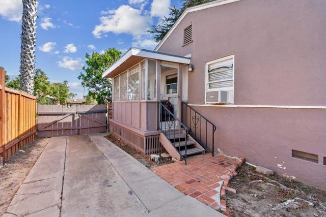 1260 LAW, San Diego CA: https://media.crmls.org/mediaz/09a3749c-02d4-4cbc-8b58-11f7dcdfd288.jpg