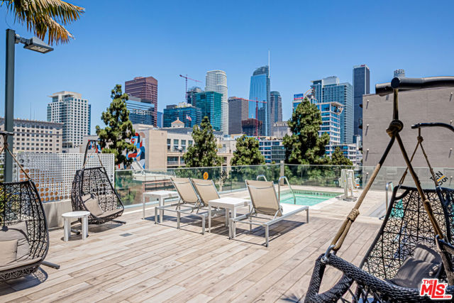 1050 Grand Avenue, Los Angeles, California 90015, 2 Bedrooms Bedrooms, ,2 BathroomsBathrooms,Condominium,For Sale,Grand,24404209