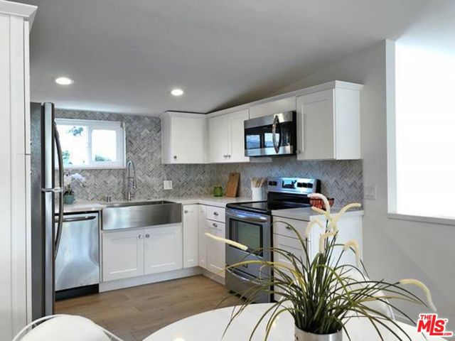 2211 GRIFFITH PARK, Los Angeles CA: https://media.crmls.org/mediaz/09a44b81-062f-4869-905f-d9479b2a0400.jpg