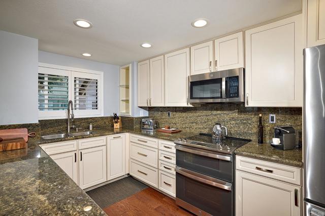 Detail Gallery Image 11 of 28 For 532 1/2 via De La Valle #C,  Solana Beach,  CA 92075 - 2 Beds | 2 Baths