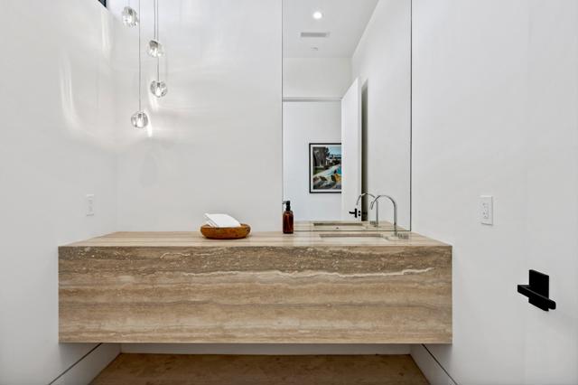 7 Makena Lane, Rancho Mirage CA: https://media.crmls.org/mediaz/09a4941d-294f-46f0-bbad-9a02c363bb55.jpg