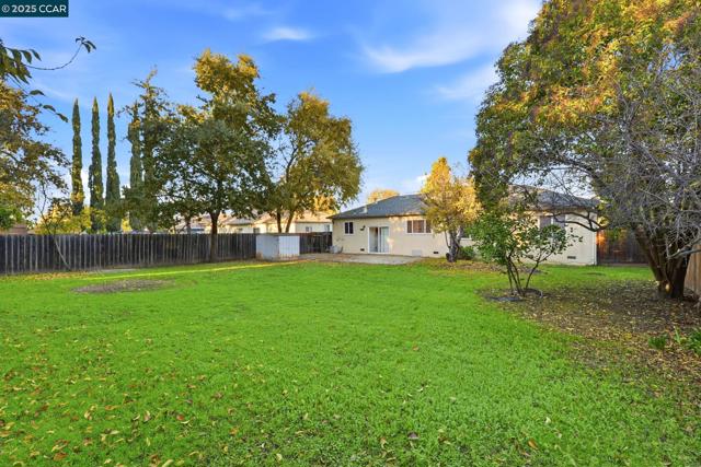 1035 Orange st, Concord CA: https://media.crmls.org/mediaz/09a4a007-9abf-4d9d-ac2a-909a5b01347c.jpg