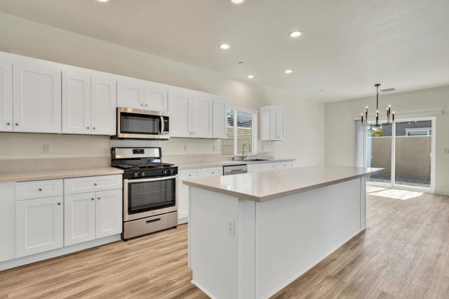 33912 Whispering Palms Trail, Cathedral City CA: https://media.crmls.org/mediaz/09a4aa84-2257-43a8-bc30-a5ed9336ced8.jpg