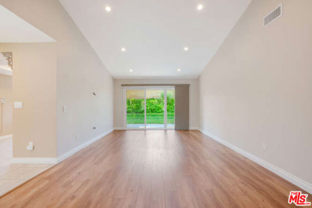 44119 VILLAGE 44 photo 4
