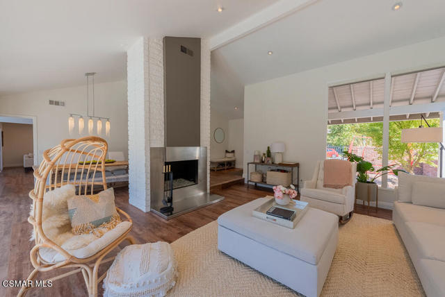 1453 Cheswick Place, Westlake Village CA: https://media.crmls.org/mediaz/09a59e94-cff4-4ea7-9635-1dd14d7f77ca.jpg