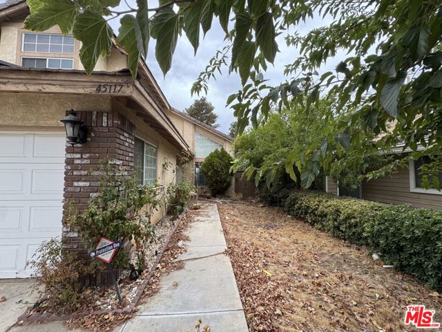 45117 Loma Vista Drive, Lancaster CA: https://media.crmls.org/mediaz/09a707a8-8ff7-4da4-b788-b5bd28a0d7e5.jpg