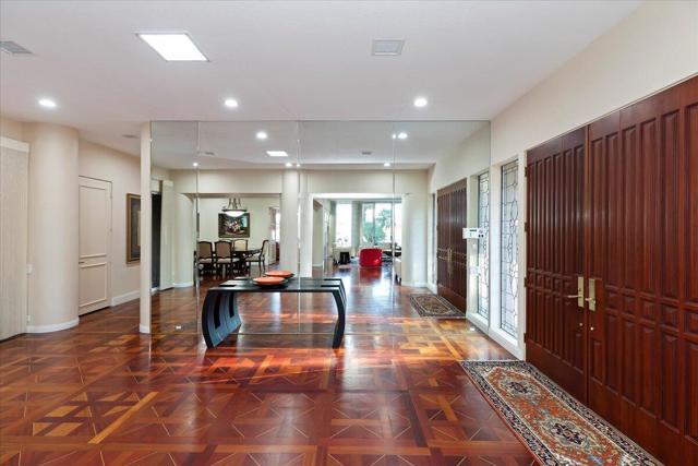 2 Deerfield Court, Rancho Mirage CA: https://media.crmls.org/mediaz/09a70a42-23cd-4173-b2cc-6a29e480f509.jpg