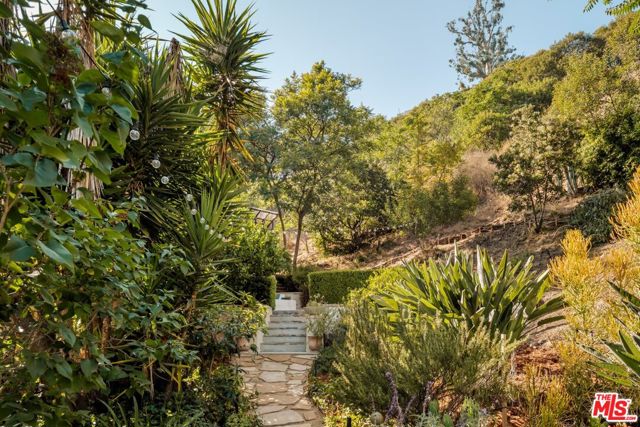 2 Bed Home for Sale in Los Angeles, California