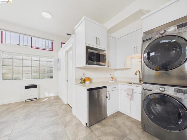 Image 27 of 38 For 2932 Filbert St 2