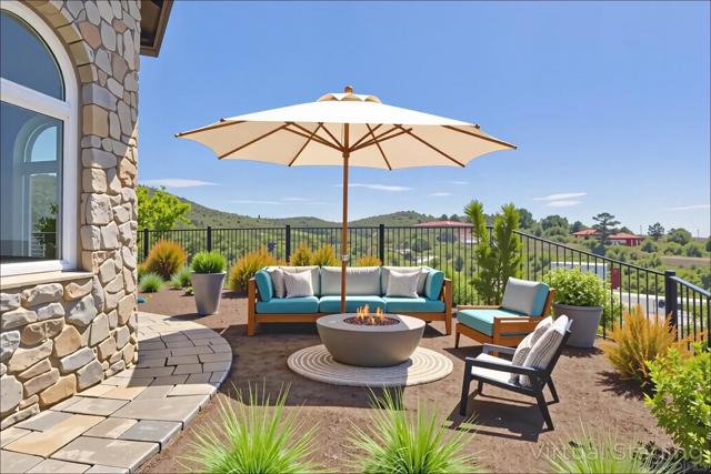 2342 CARIOCA PL, Vista CA: https://media.crmls.org/mediaz/09a7b208-a7c8-464b-bbb8-60aef9fa07cd.jpg