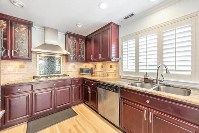 8215 Skyline Circle, Oakland CA: https://media.crmls.org/mediaz/09a82d11-d007-4b2a-a574-668c4e14caf9.jpg