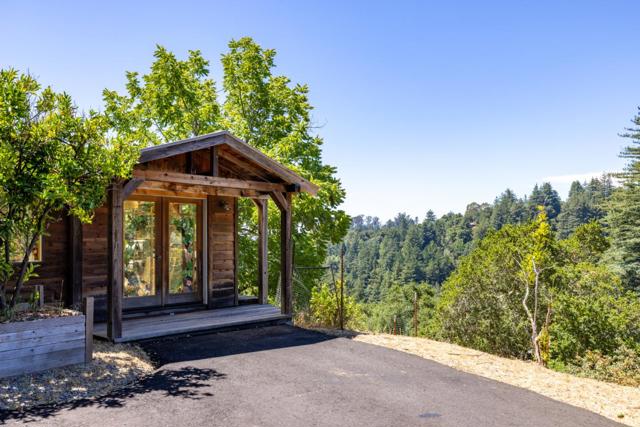 994 Laurel Grove Drive, Soquel CA: https://media.crmls.org/mediaz/09a86392-eda5-4977-bac3-7a8150f65fbe.jpg