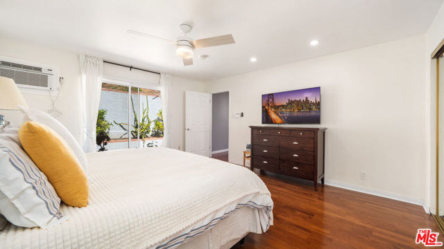 2655 Saxon Drive, Los Angeles CA: https://media.crmls.org/mediaz/09a885d3-b8d7-4402-9cef-33ecd3fd0768.jpg