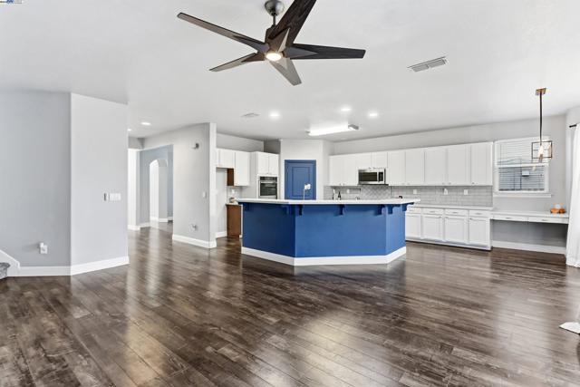 5512 Sagehen Ct, Loomis CA: https://media.crmls.org/mediaz/09a8da88-2ab9-43bc-a6d0-73cd6f6e9213.jpg