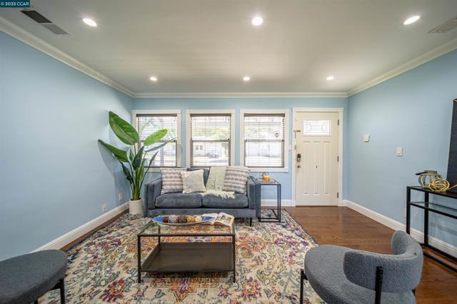 2421 Lincoln Ave, Richmond CA: https://media.crmls.org/mediaz/09a9991a-c2bb-4270-81d2-83bff9e4a3f5.jpg