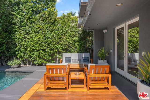 8735 Dorrington Avenue, West Hollywood CA: https://media.crmls.org/mediaz/09a9cd34-eef5-45e6-ae06-51da39bd7cb4.jpg