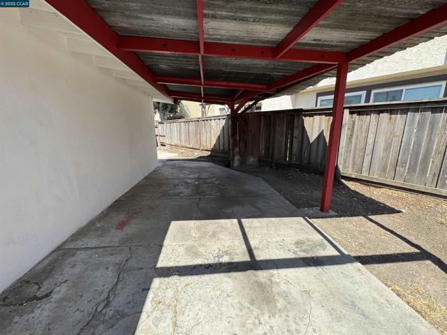 2719 Bush Ave, Richmond CA: https://media.crmls.org/mediaz/09aa9bf9-eb3f-42f8-b750-3e95995fd0ed.jpg