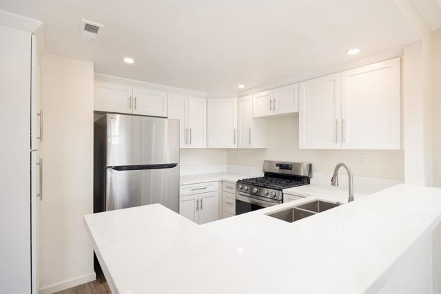 Detail Gallery Image 9 of 34 For 2369 Ravenwood Dr, Lemon Grove,  CA 91945 - 3 Beds | 2/1 Baths