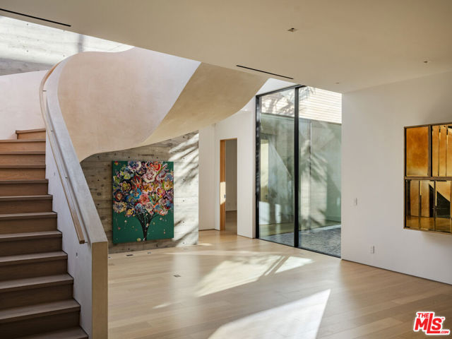 1520 Carla, Beverly Hills CA: https://media.crmls.org/mediaz/09ab29f4-7216-4bf5-8520-5e750dde2a65.jpg