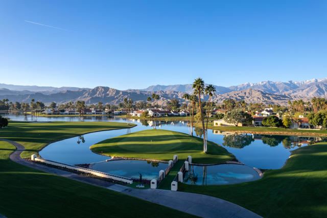 56 Oakmont Drive, Rancho Mirage CA: https://media.crmls.org/mediaz/09ab42fa-336d-4092-8231-c77181024532.jpg