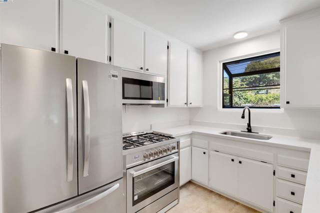 1069 Coombsville Rd, Napa CA: https://media.crmls.org/mediaz/09ab51aa-750d-4057-94a4-acf8e9f646f1.jpg