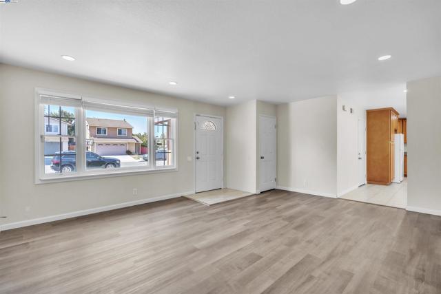 33025 Calistoga St, Union City CA: https://media.crmls.org/mediaz/09abac52-b214-4295-b6a0-44bff8a58021.jpg
