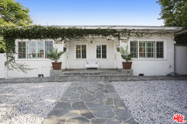 11538 La Maida Street photo 2