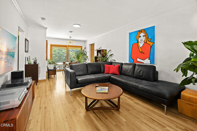 10316 Newhome Avenue, Sunland CA: https://media.crmls.org/mediaz/09ac024c-9258-4793-8f90-4e0ebdaa4cff.jpg