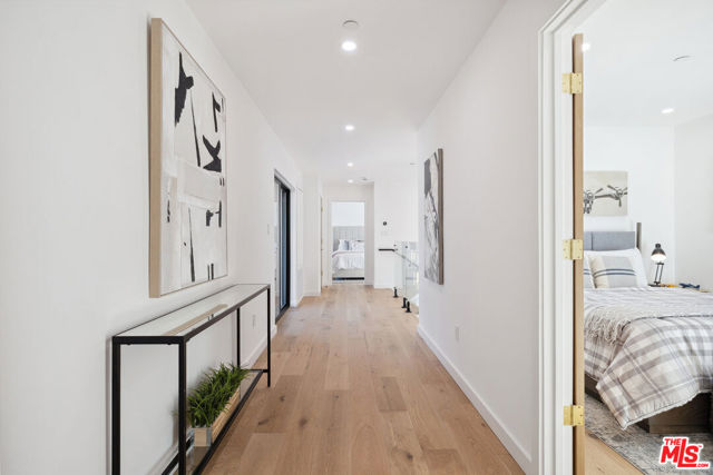 5221 Campo Road, Woodland Hills CA: https://media.crmls.org/mediaz/09ac7865-2b55-4f43-a5cb-071ff888c5b8.jpg