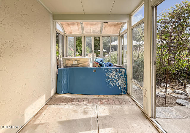1888 El Monte Drive, Thousand Oaks CA: https://media.crmls.org/mediaz/09ac7c7a-9634-4da0-8e44-0dafe19edcb9.jpg